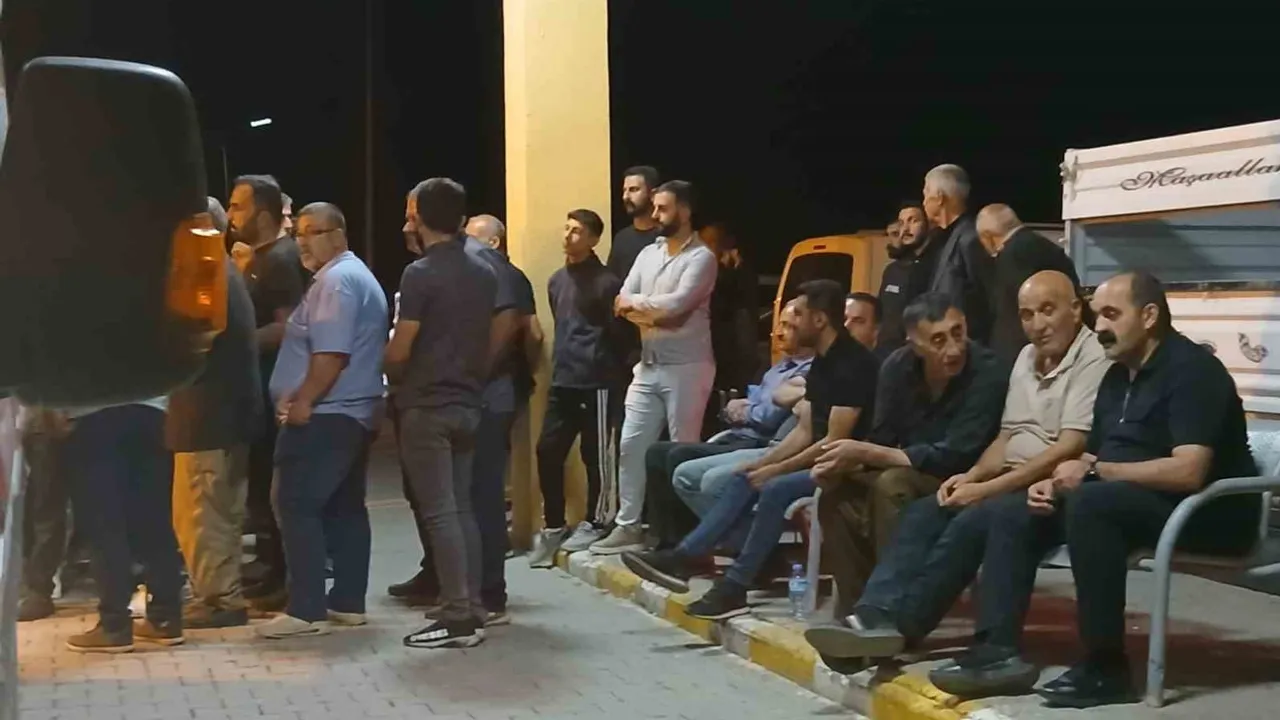 yükselkova’da alev alan araçta yaralanan iki çocuk van’a sevk edildi
