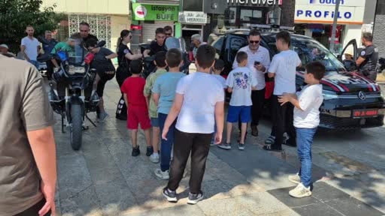 Yunus timleri camide miniklerle polisliği tanıttı