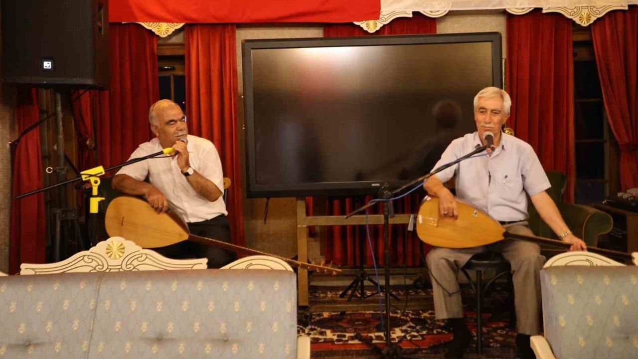 Yunusemre'de aşık geleneği sahnede canlandı