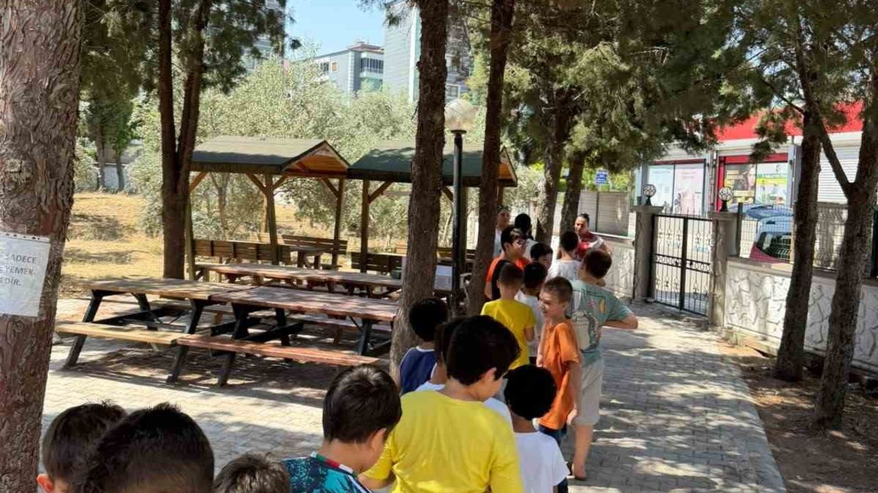 Yunusemre'de yaz kur’an kurslarına limonata ve gofret sürprizi