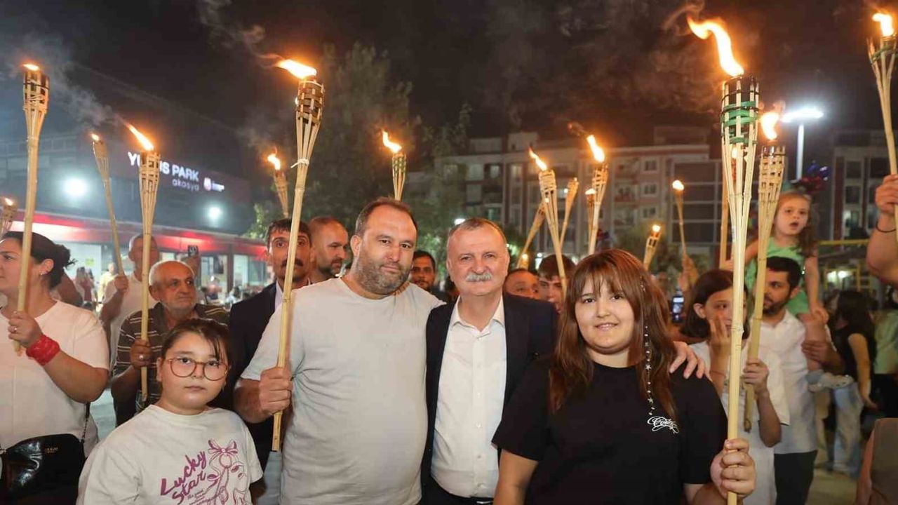 Yunusemre’de zafer türkülerine dönüşen 30 ağustos gecesi