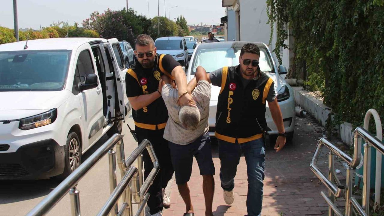 Yüreğir'de eski eşini 8 yerinden bıçakladı, şüpheli adliyeye sevk edildi