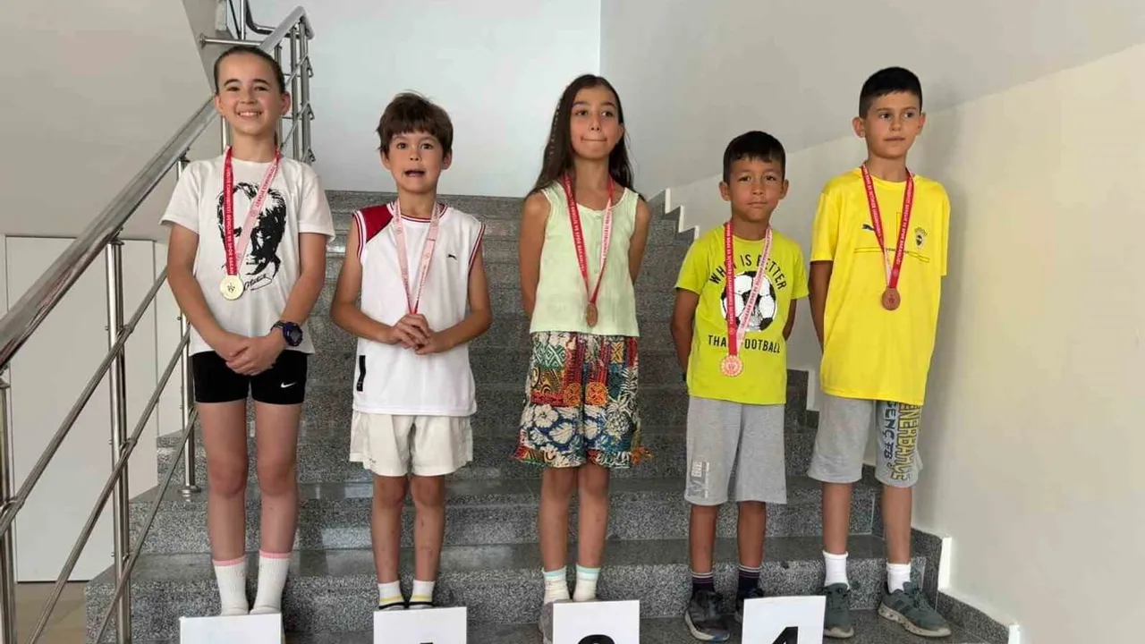 Zafer bayramı'nda haritalarla yarış: Akkent'te oryantiring coşkusu