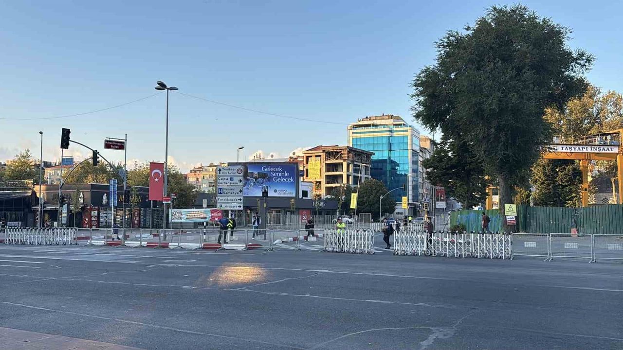 zafer bayramı törenleri için vatan caddesi araç trafiğine kapatıldı