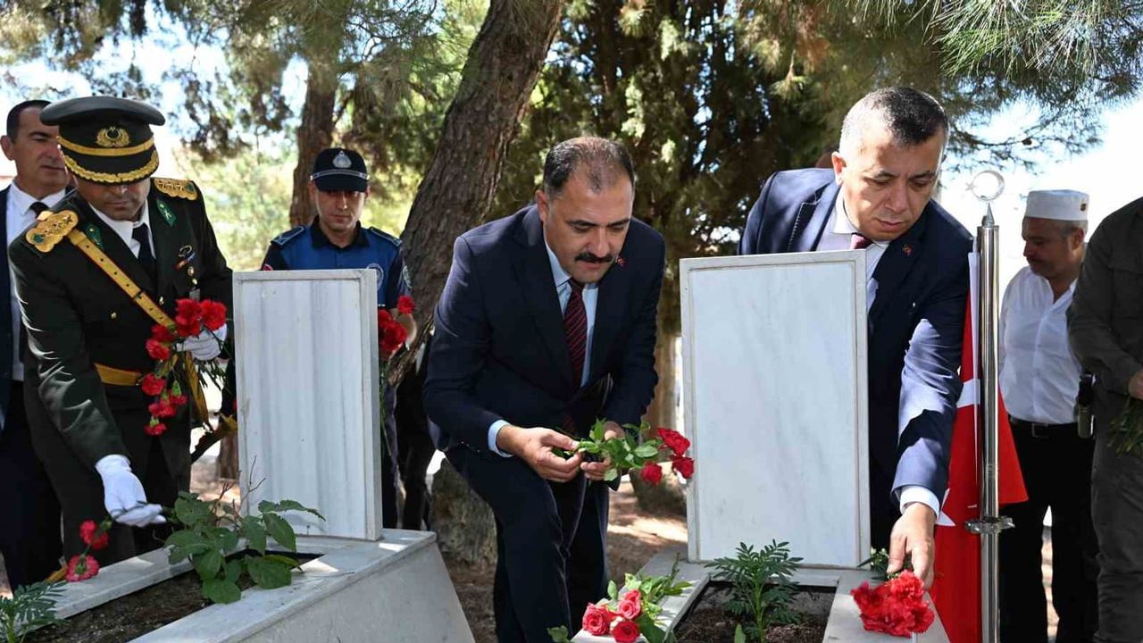 Zafer coşkusu Manisa'nın üç ilçesinde ortak anmayla sürdü