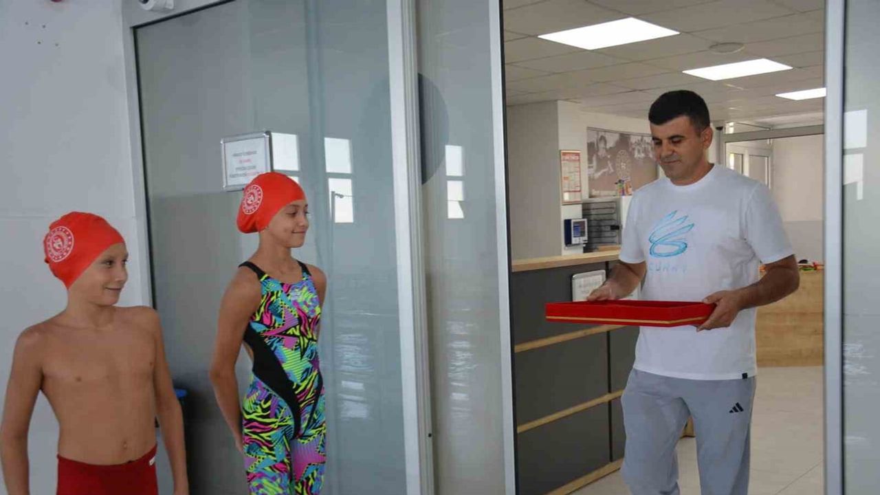 Zafer için kulaç: Manavgat’ta 31 sporcu bayrağı taşıdı