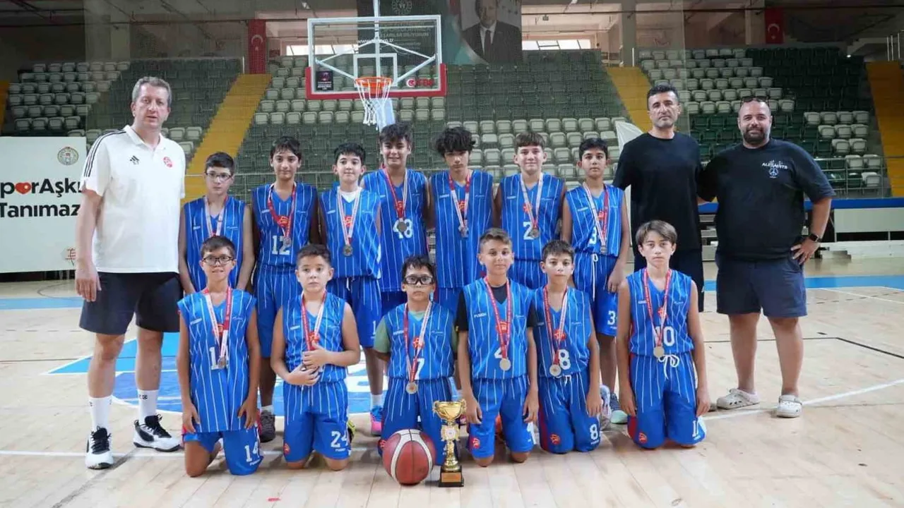 Zaferin ritmi parkeye yansıdı: Menteşe'de 30 Ağustos coşkusu