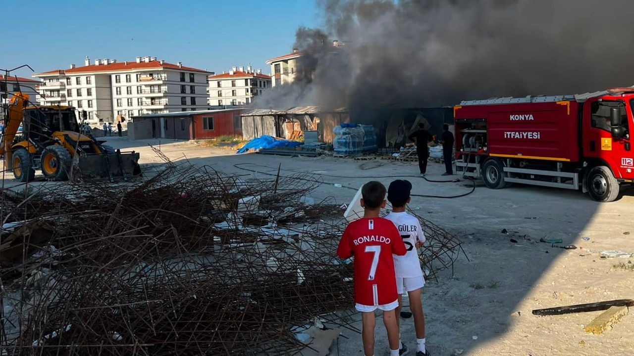 Zamanında müdahale büyümeyi engelledi: Karapınar'da şantiye konteyneri yangını