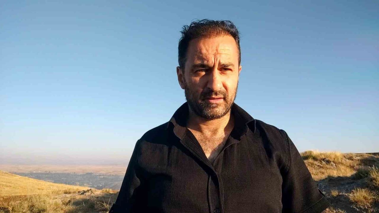 Zara'da sabahın beşinde karşılaştığı anne ayı ve iki yavrusu cep telefonuna böyle yansıdı