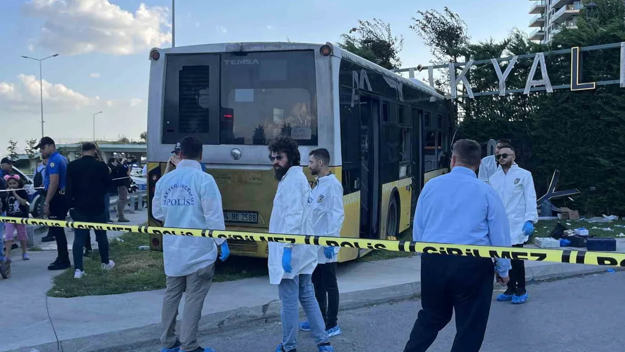 Zeytinburnu'da İETT otobüsünün duvara çarpması sonucu can kaybı 2'ye yükseldi