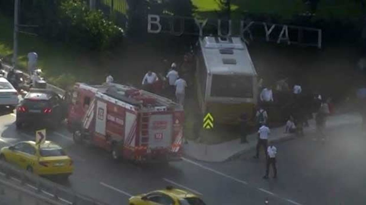 Zeytinburnu sahil yolunda İETT otobüsünün yoldan çıkışı alarm verdi