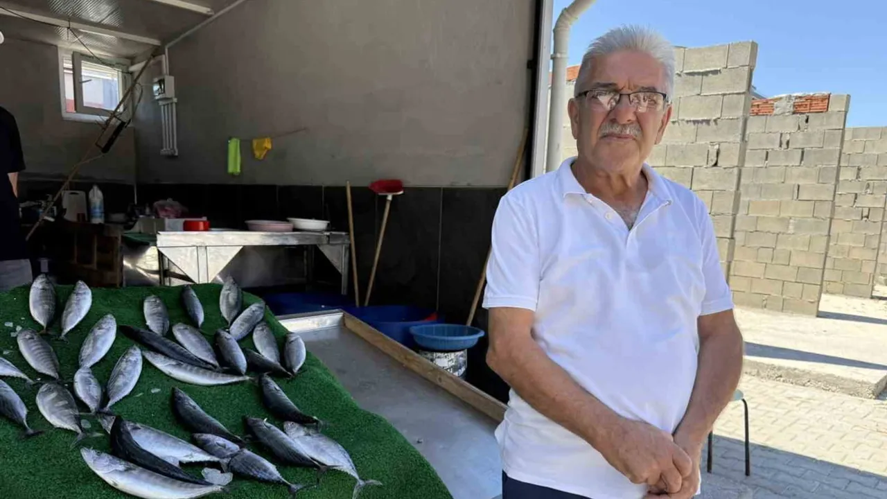 Zonguldak'ta balıkçı esnafı dükkânların teslim edilmemesine tepki gösterdi