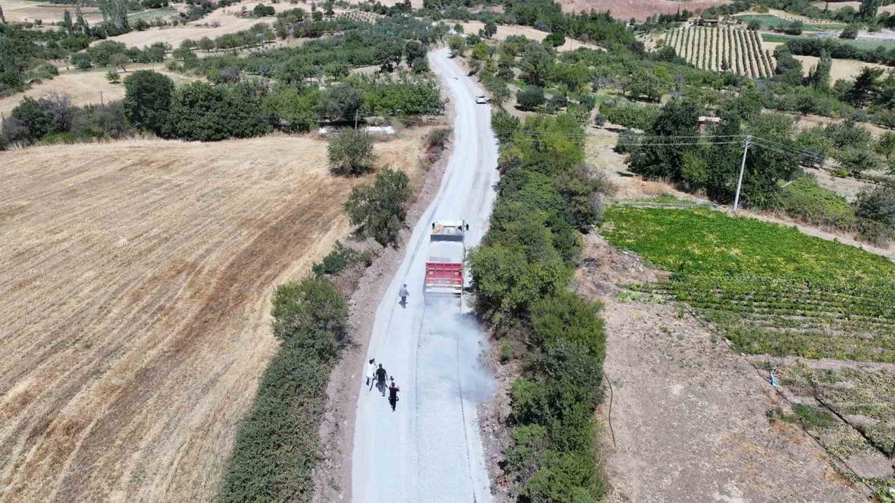 27 yıl sonra Malaz ve Salur arasındaki köy yolu asfalta kavuştu