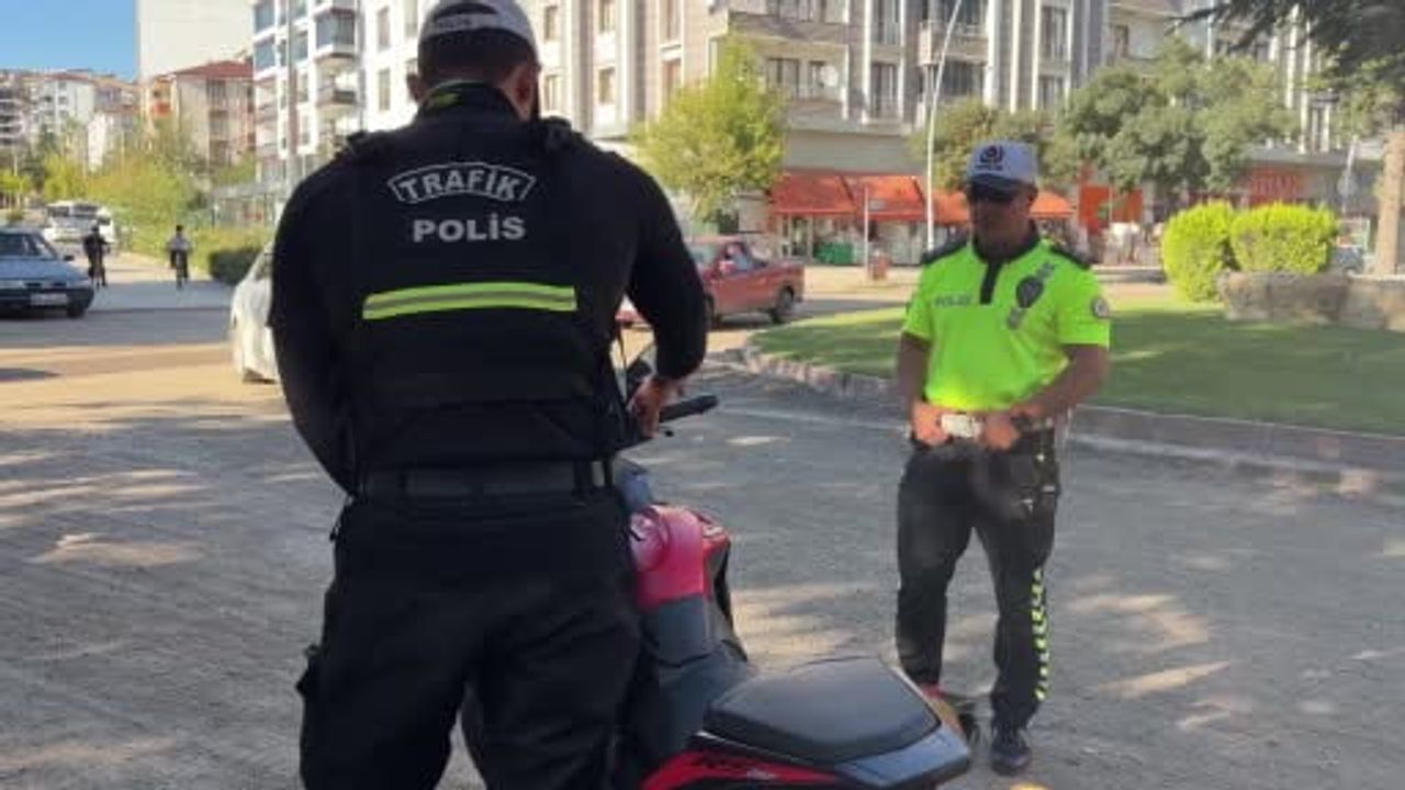Abart egzozlu motosiklete 21 bin lira ceza ve 1 ay trafikten men