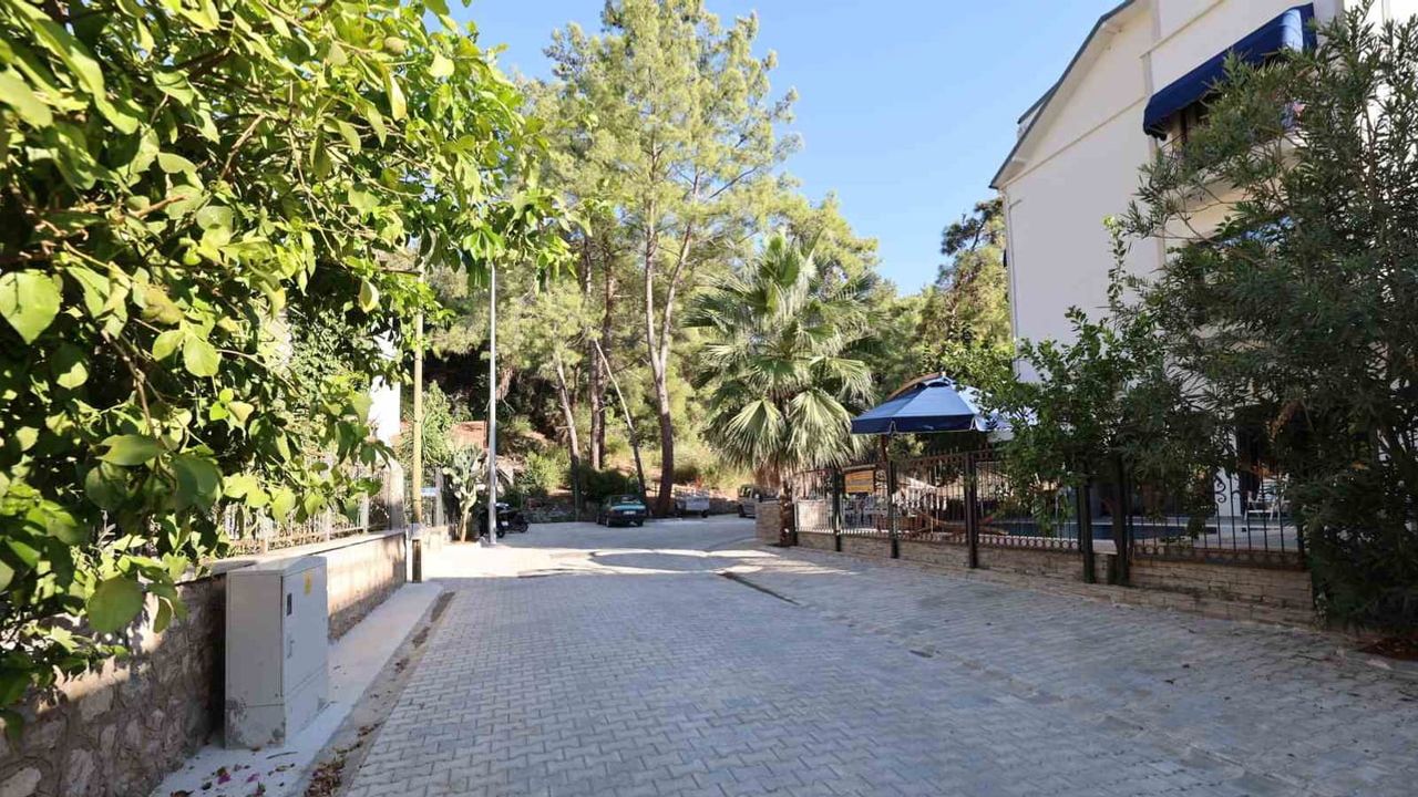 Adaköy sokaklarında kapsamlı parke yenileme çalışması tamamlandı