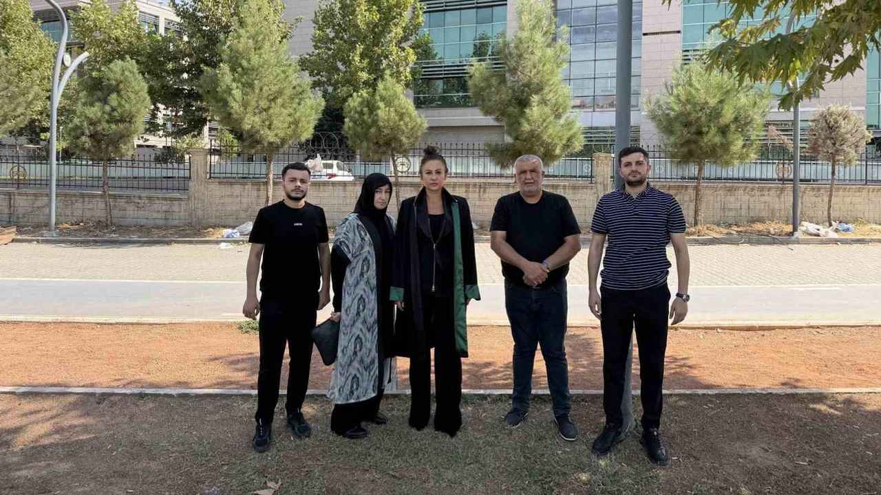 Adalet bekleyişi: Batman'da iki evladını kaybeden aile tahliye kararına tepki gösterdi