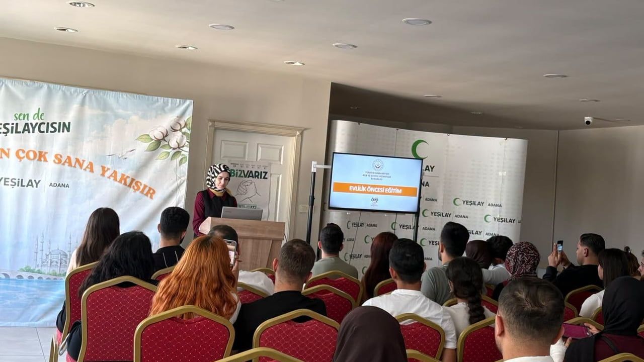 Adana'da evlilik kredisi başvurusu yapan çiftler eğitim programında bir araya geldi
