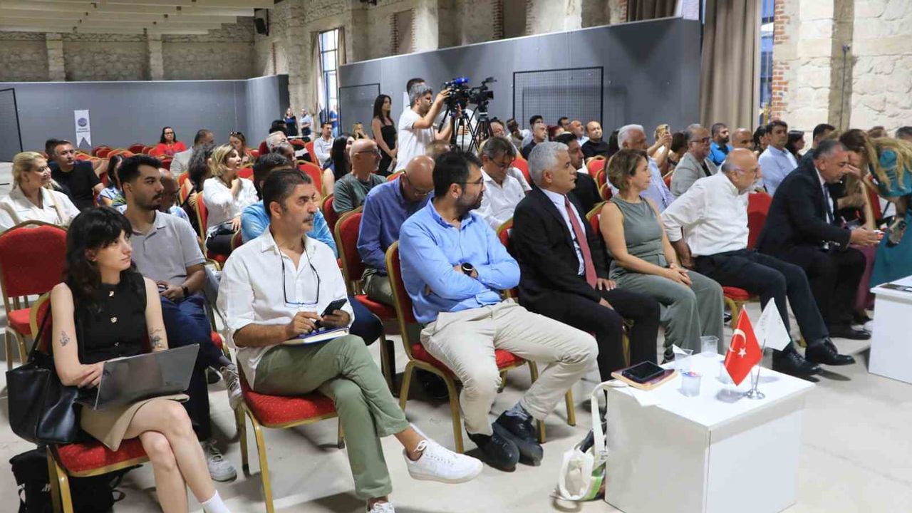 Adana'da mikroplastik kirliliği forumu: atık ithalatı, tesis kapasitesi ve yangınların etkisi
