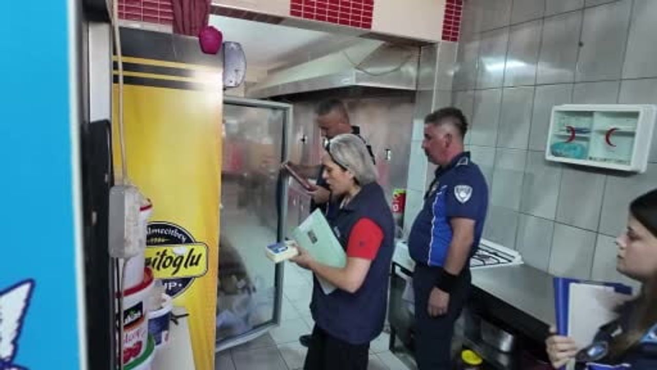 Adana'da okul kantinlerine yeni dönem denetimi: yasaklı gıdılar reyondan alındı