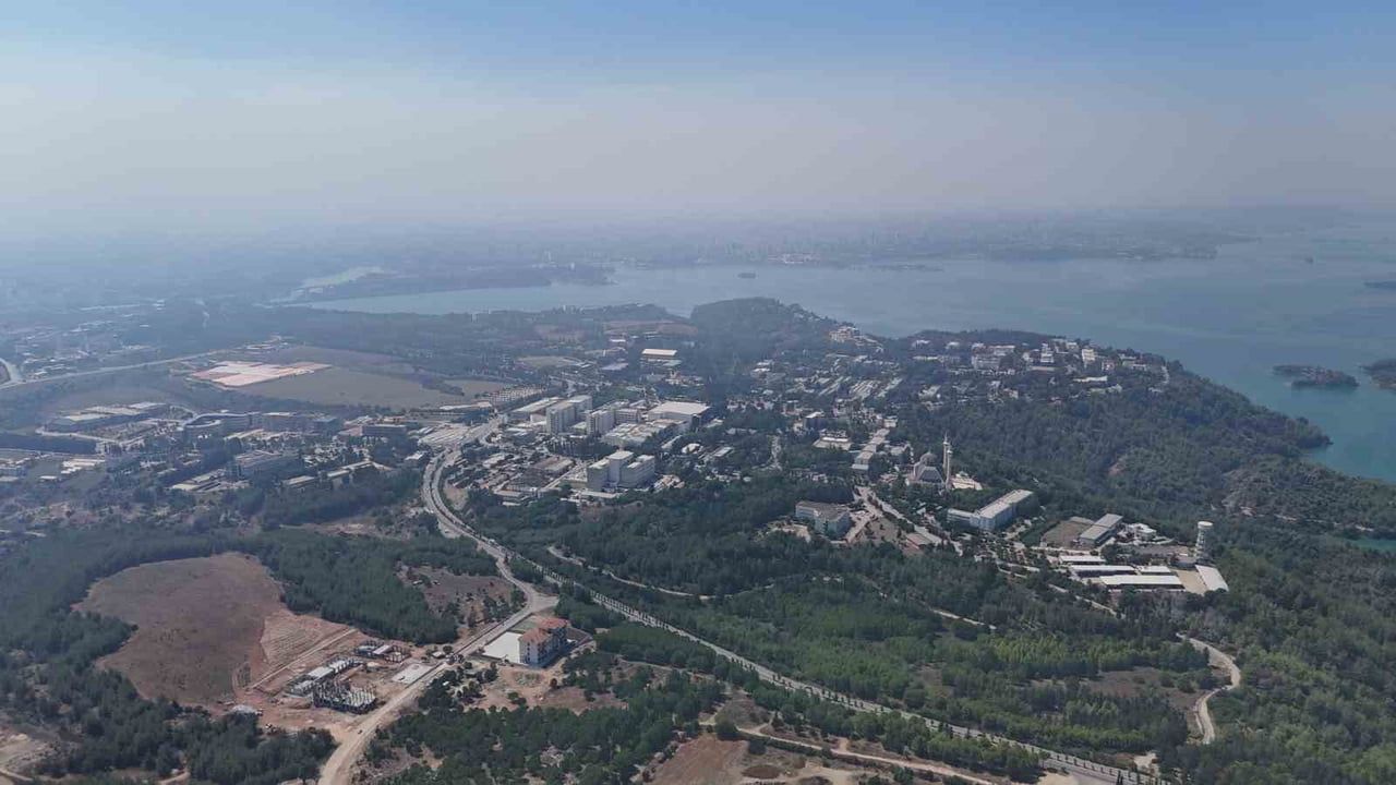 Adana dumanla boğuşuyor: yangın uydudan bile seçiliyor