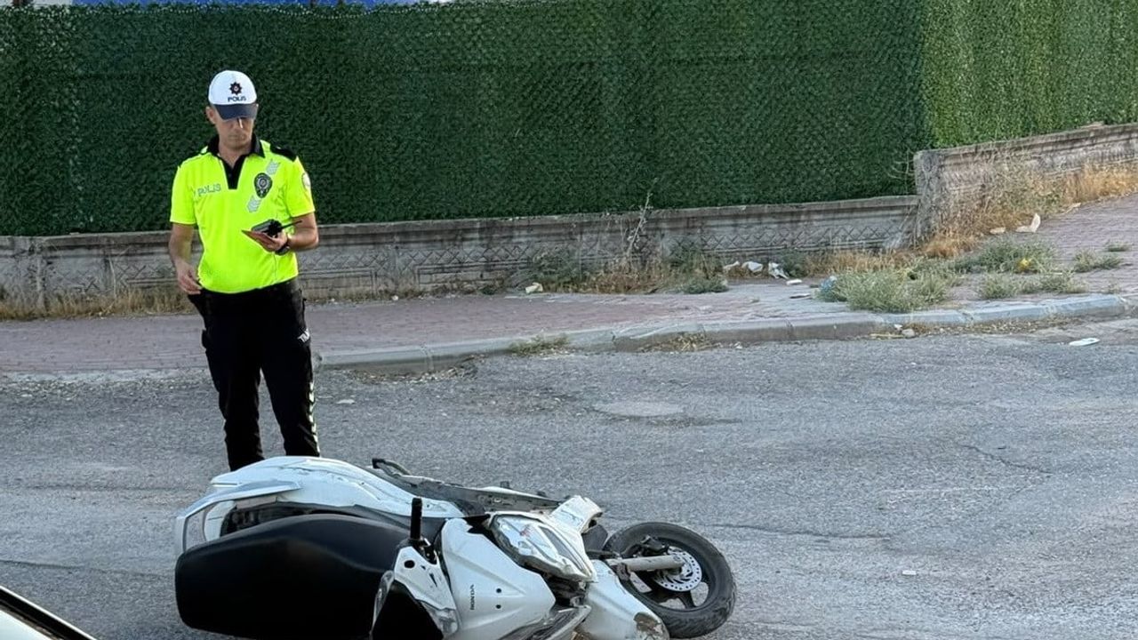 Adıyaman'da Altınşehir Mahallesi'nde çarpışma: 17 yaşındaki motosiklet sürücüsü yaralandı