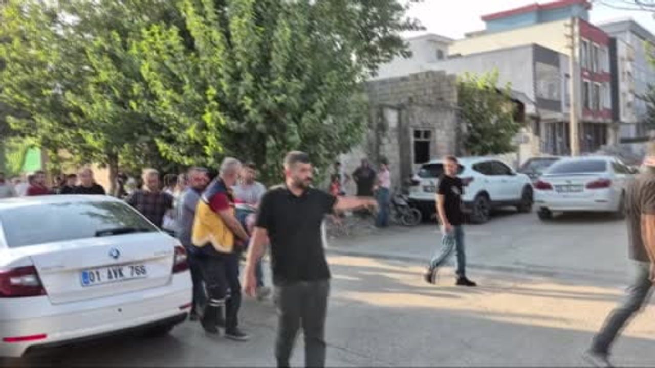 Adıyaman'da caddede yürürken çarpılan yaya hastaneye kaldırıldı