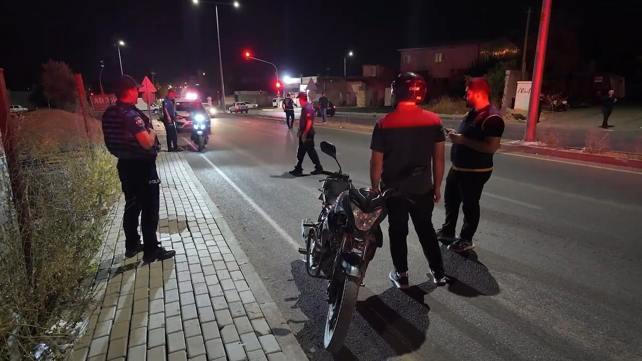 Adıyaman’da geniş çaplı asayiş uygulamasında 2 aranan şahıs yakalandı