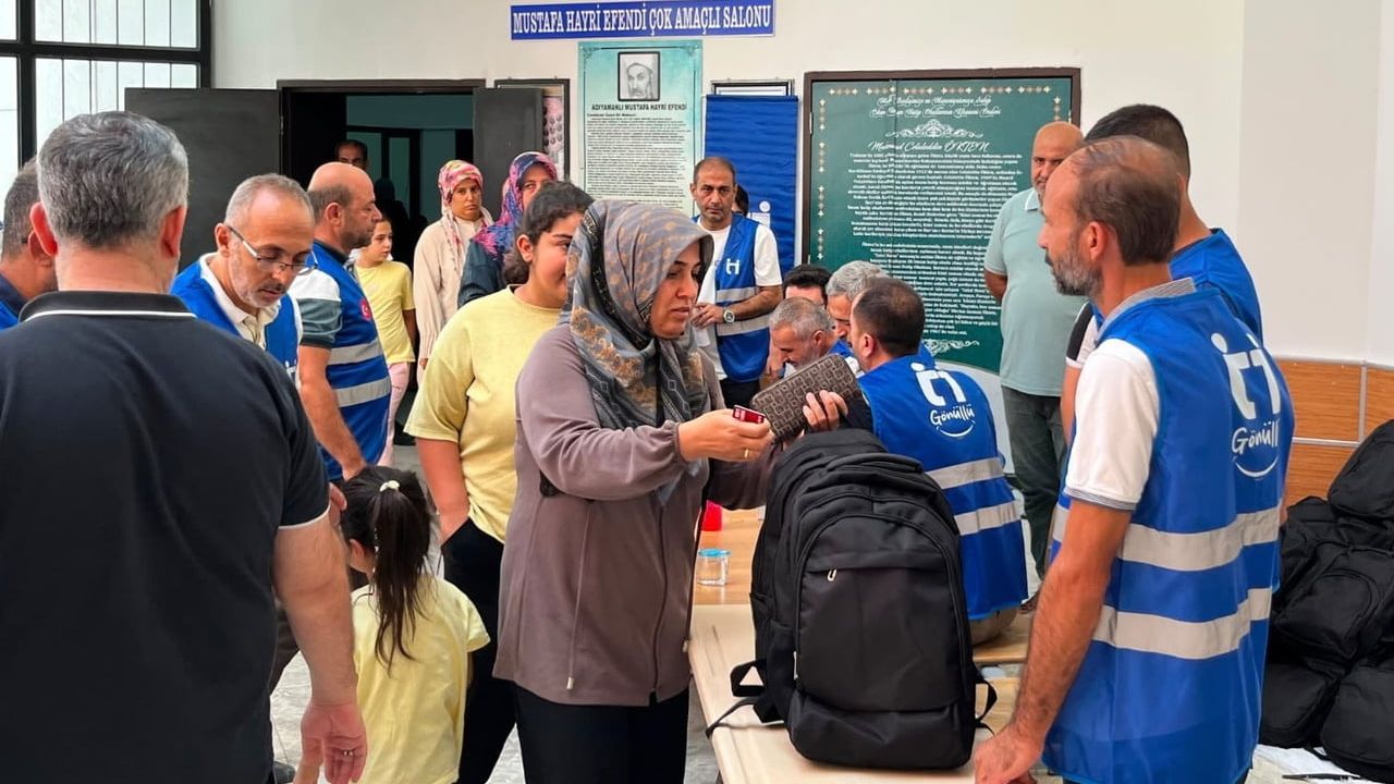Adıyaman'da iyilik çantaları çocuklara umut taşıdı