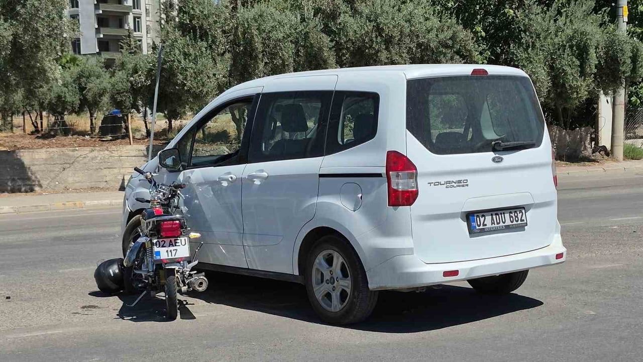 Adıyaman'da Karapınar Caddesi'nde kaza: motosiklet sürücüsü yaralandı