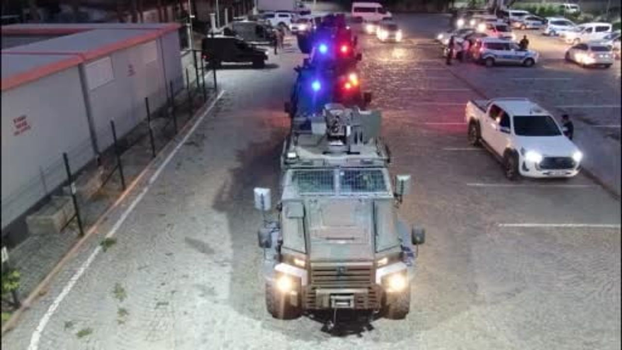 Adıyaman'da kullanıcı odaklı operasyonda silah ve uyuşturucu ele geçirildi