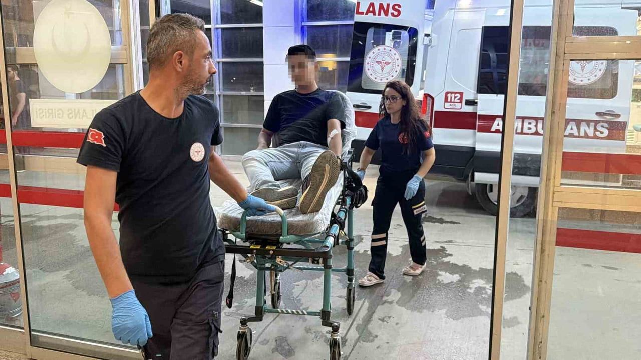 Adıyaman'da manevra kazası: refüje çıkan araçta iki kişi yaralandı