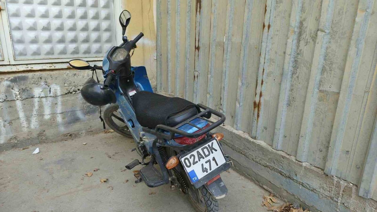 Adıyaman'da Marangozcular Sitesi 29141. Sokak'ta motosiklet devrildi, sürücü hastaneye kaldırıldı
