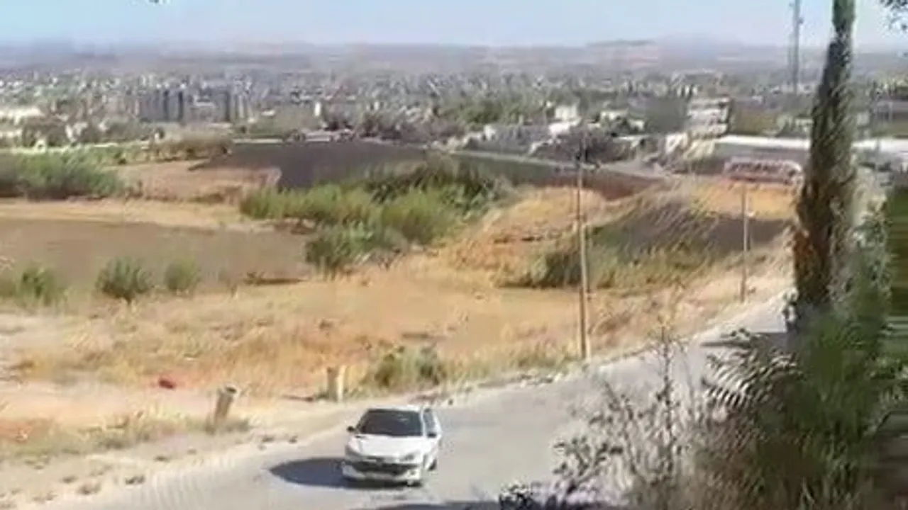 Adıyaman'da park halindeki otomobil el freni çekilmeden şarampole yuvarlandı