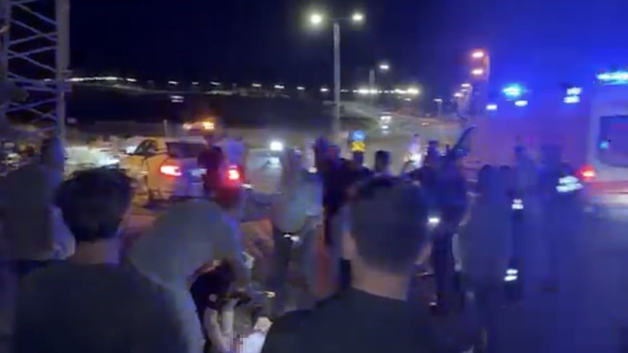 Adıyaman'da Petrol Mahallesi girişinde çarpışma: iki genç yaralandı