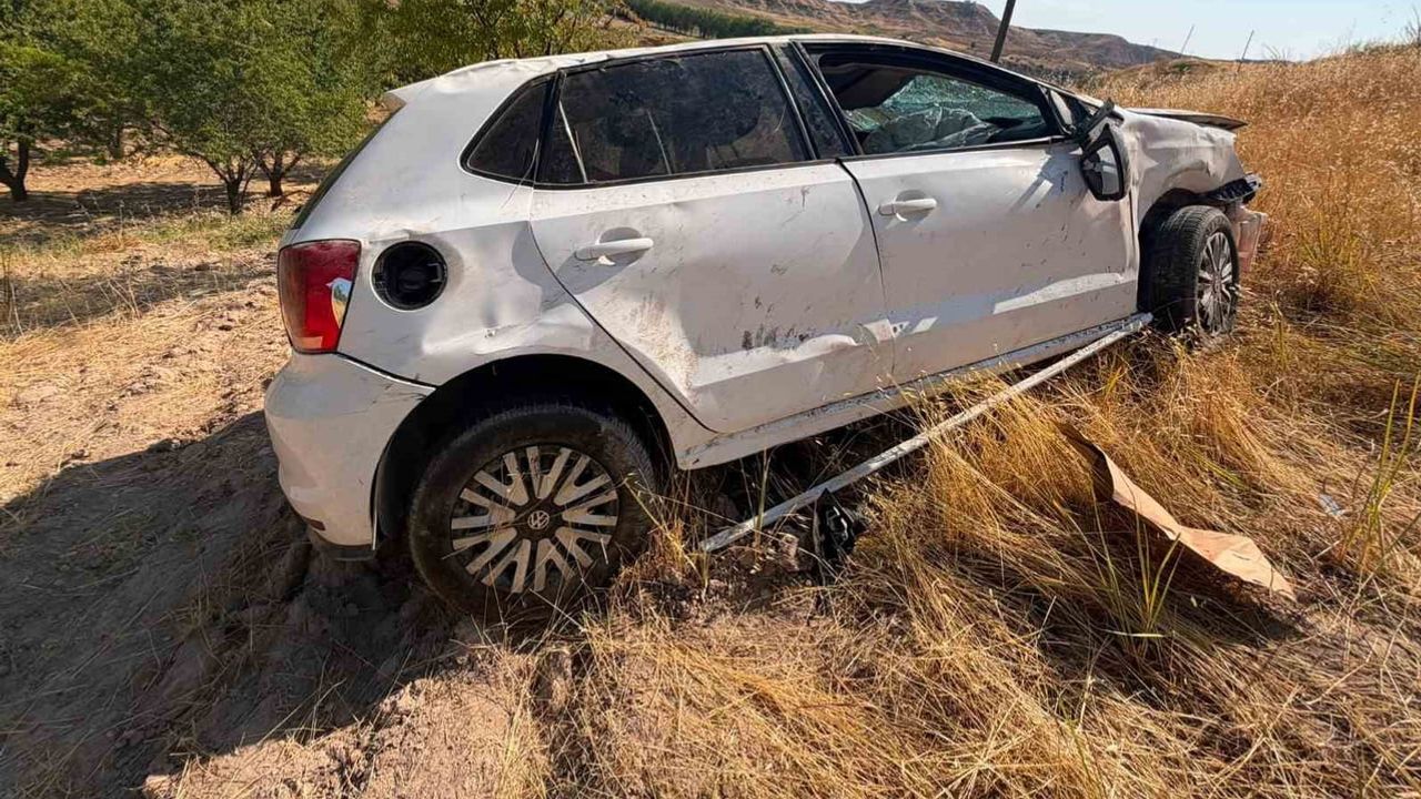 Adıyaman'da taklalar atıp tarlaya yuvarlanan otomobilin sürücüsü yaralandı
