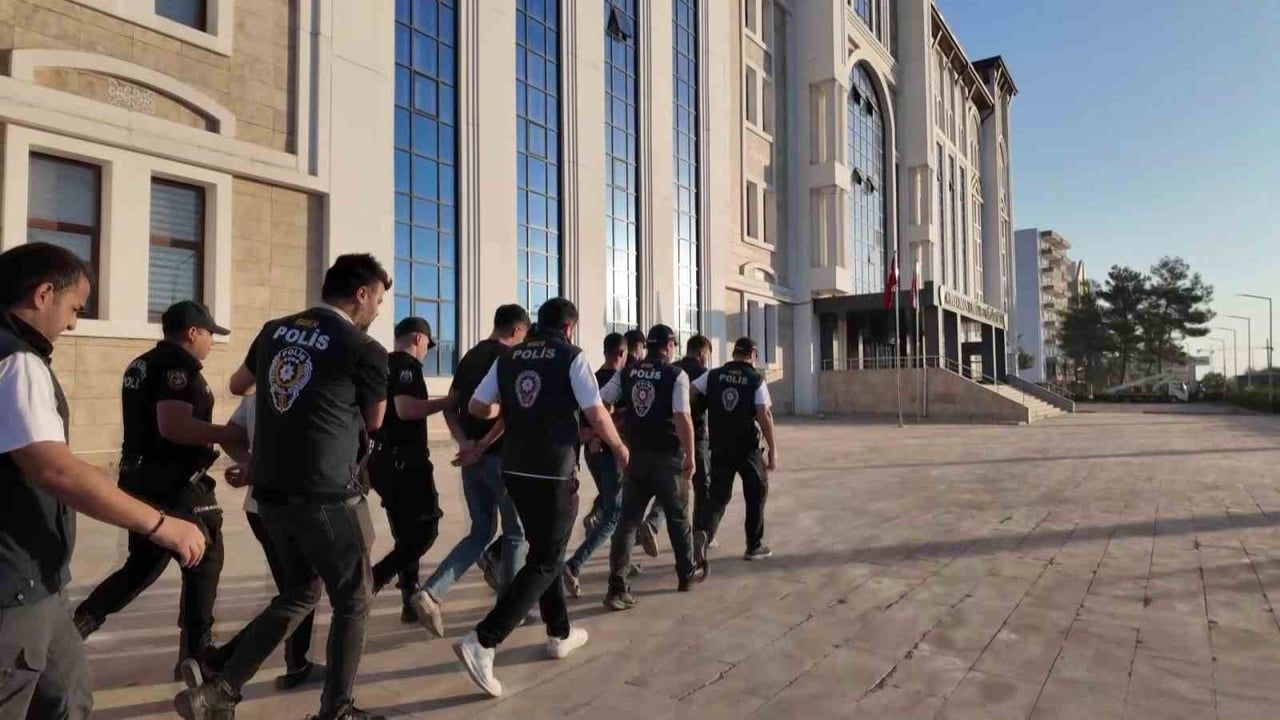 Adıyaman'da yasa dışı bahis para trafiğini yöneten şebeke çöktü: 15 tutuklama