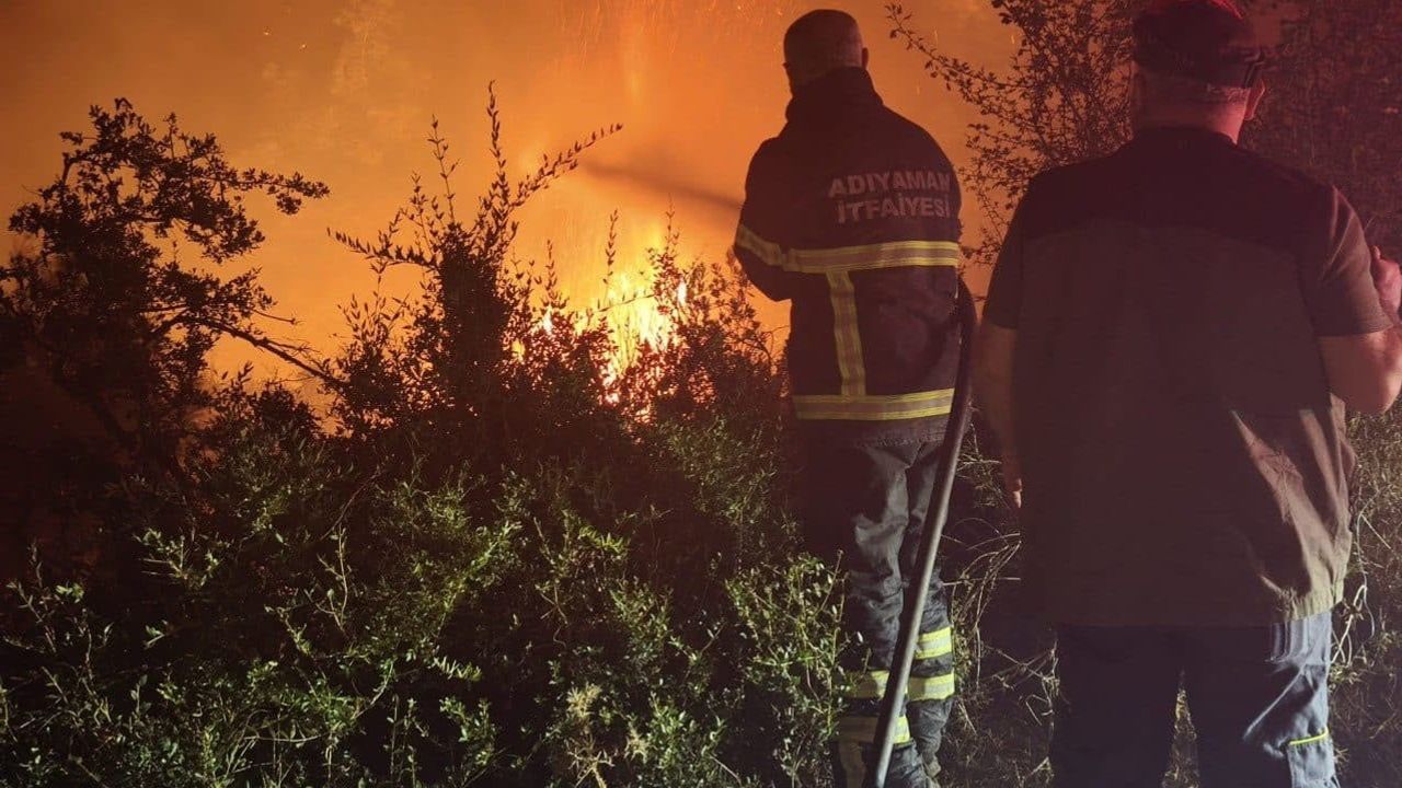 Adıyaman'dan Adana'ya ekip desteği: itfaiye yangına müdahale ediyor