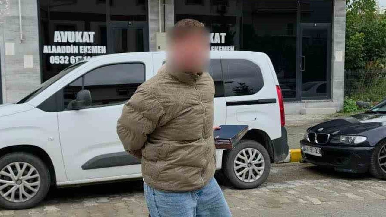 Adliye çıkışında tepki: Akyazı'da evden hırsızlıkla suçlanan iki kişi tutuklandı