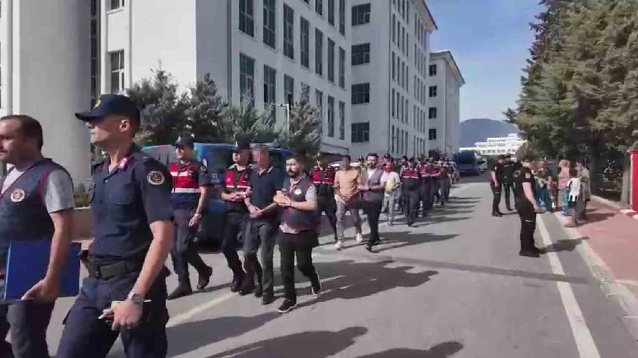 Adliyeye sevk anında ailelerden beklenmedik ve sert tepki