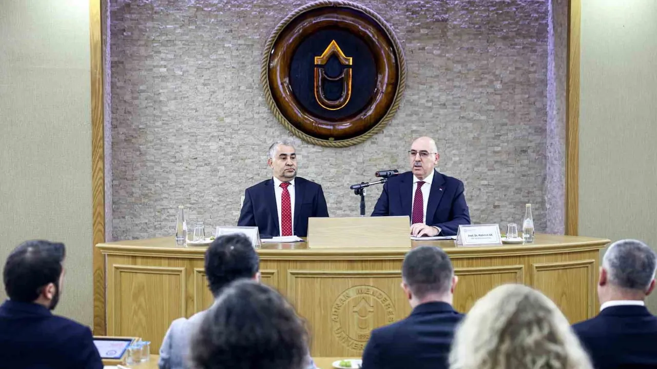 ADÜ ev sahipliğinde meslek yüksekokullarında uygulama temelli dönüşüm ve OSB iş birliği