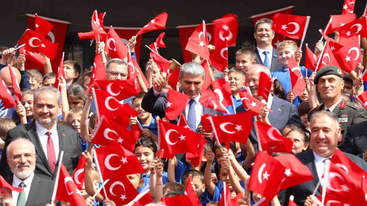 Afyonkarahisar'da 142 bin 535 öğrenci yeni eğitim yılına başladı