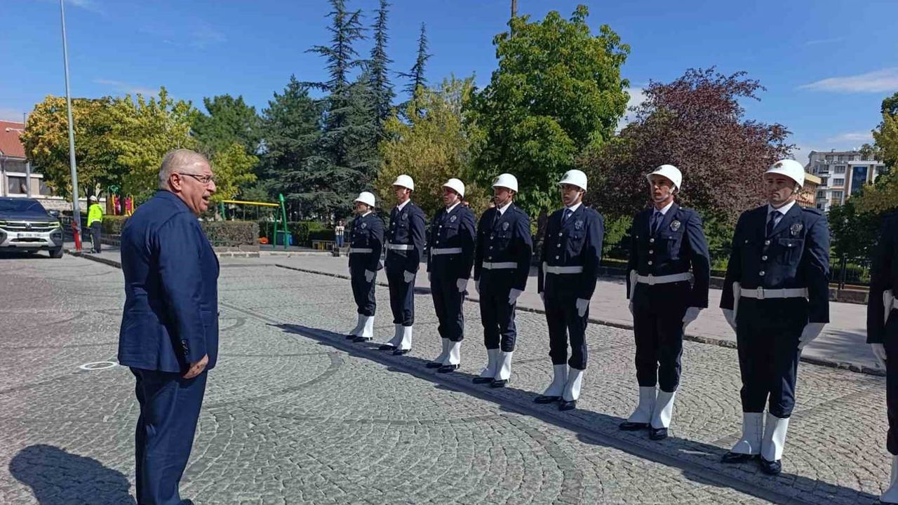 Afyonkarahisar'da bakan Yaşar Güler valilik ve belediyeyi ziyaret etti