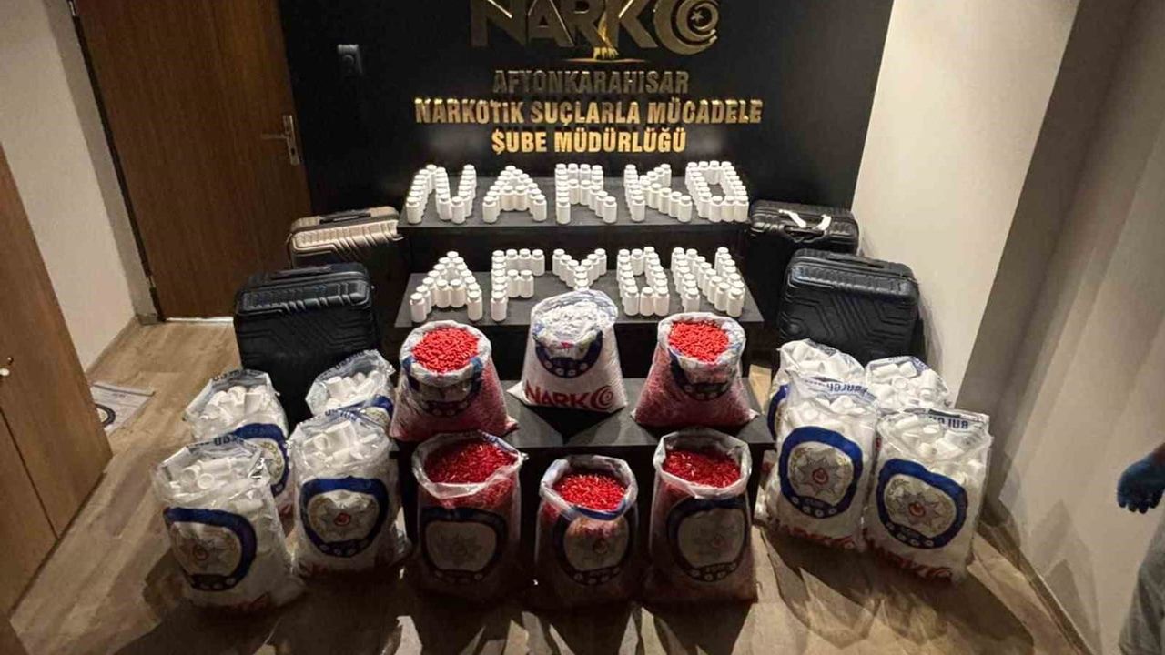 Afyonkarahisar'da bavullardan çıkan uyuşturucu sevkiyatına polis engeli