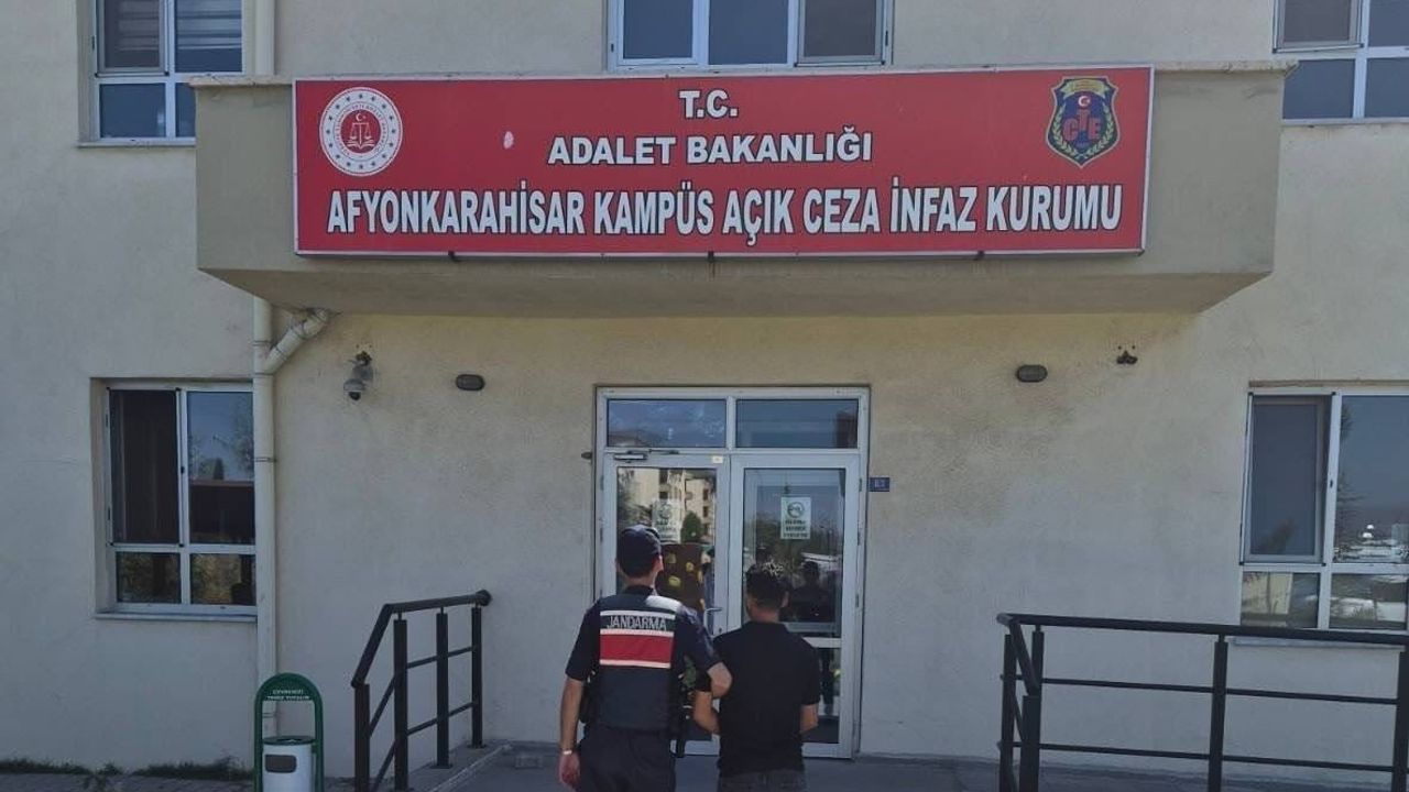 Afyonkarahisar'da jandarmanın yol denetiminde 35 aranan şahıs yakalandı