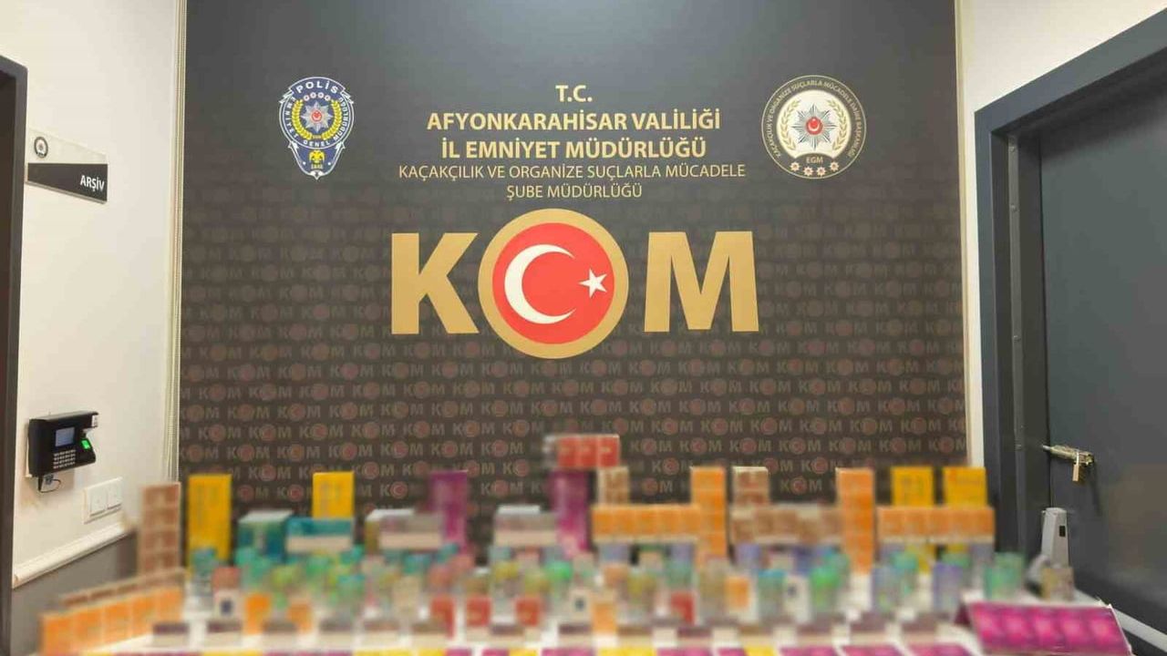 Afyonkarahisar'da kaçak sigara operasyonunda 267 paket ve 50 elektronik sigara ele geçirildi