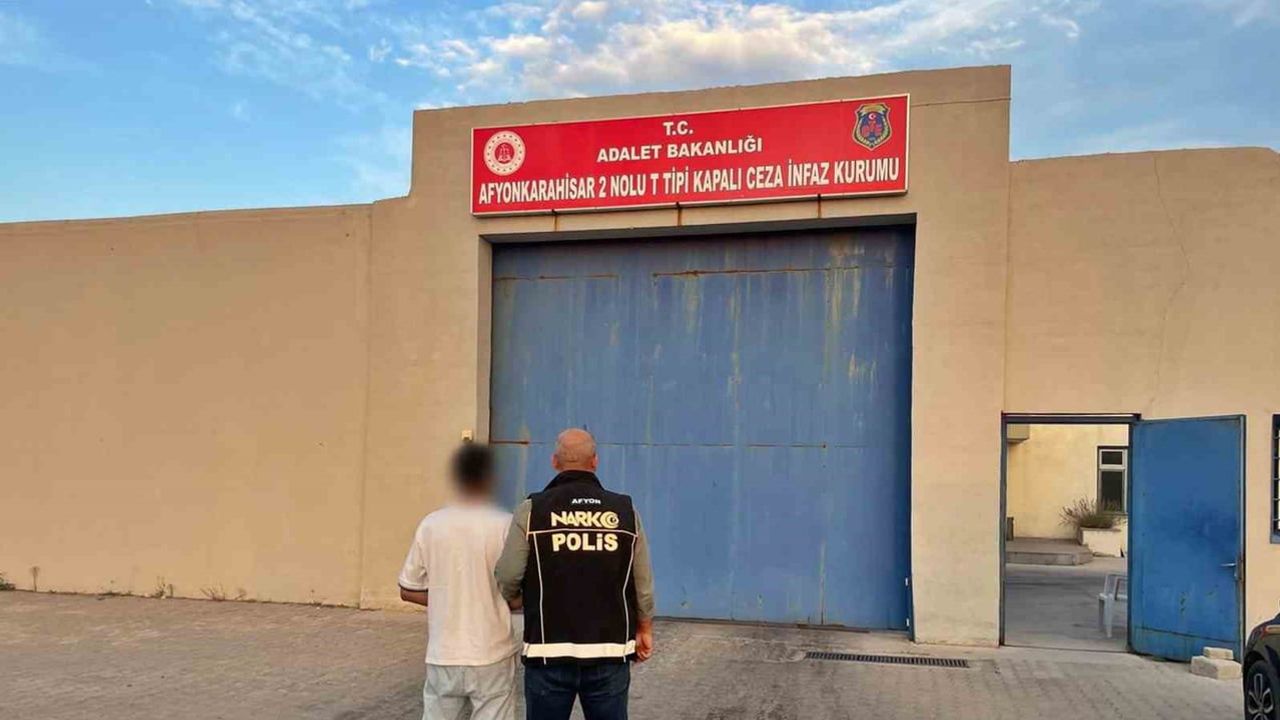 Afyonkarahisar'da uyuşturucu ticareti suçundan 14 yıl 4 ay hapisle aranan zanlı tutuklandı