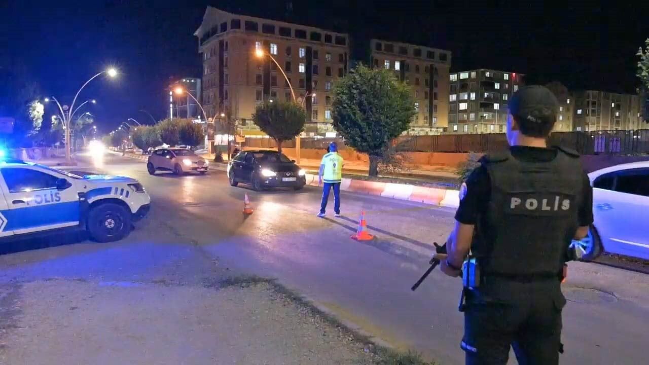 Ağrı’da 77 ekibin katıldığı huzur uygulamasında 34 aranan yakalandı