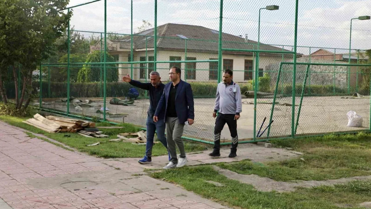 Ağrı'da tenis kortlarına modern zemin çalışması