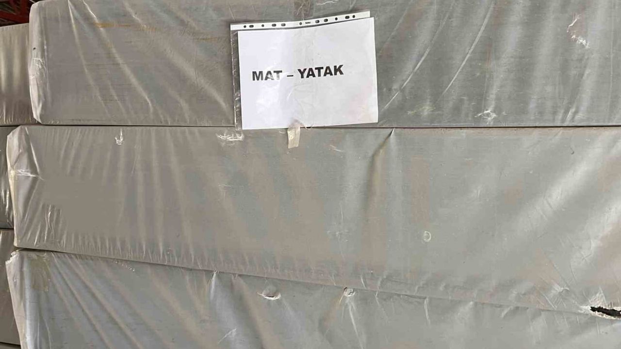 Ahbap deposunda atıl kalan yüzlerce yardım malzemesi incelemeye alındı