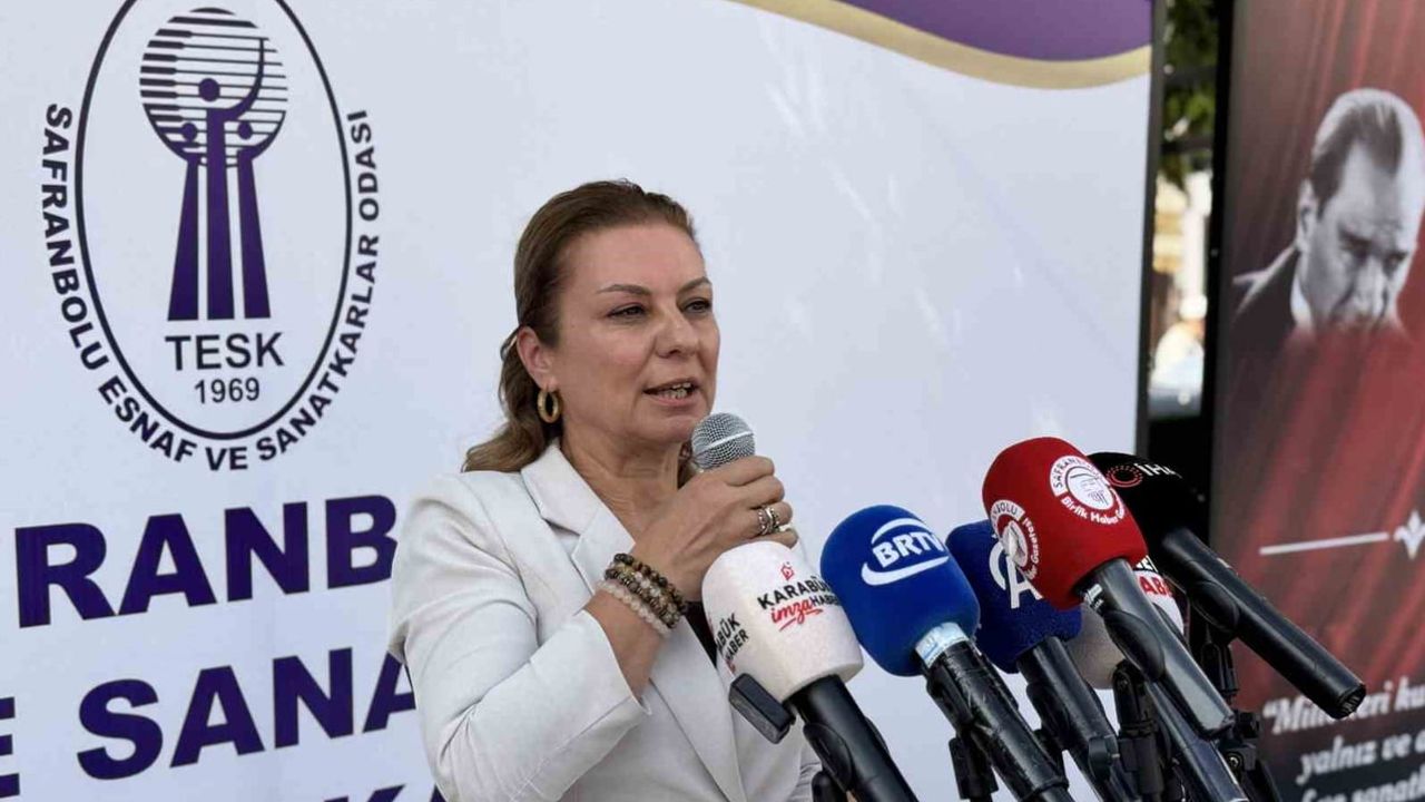 Ahiliğin yeni temsilcisi genç ahi, kaftan geleneğini el öperek sürdürdü